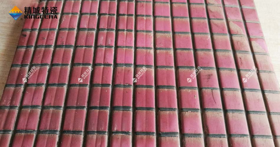 精城耐磨陶瓷襯板在圓筒混合機中的應(yīng)用及效果